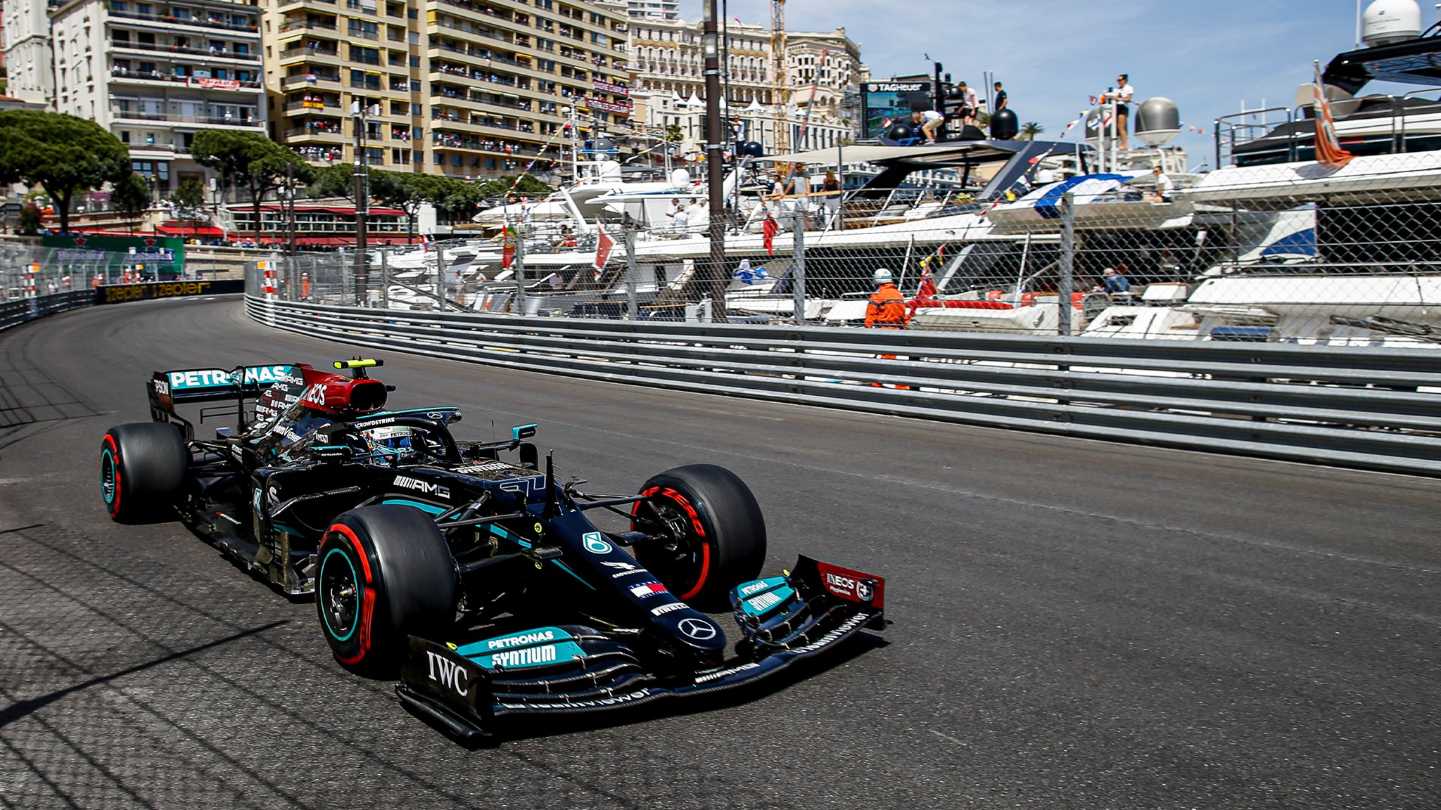 Mercedes por fin retiró el neumático del auto de Bottas 