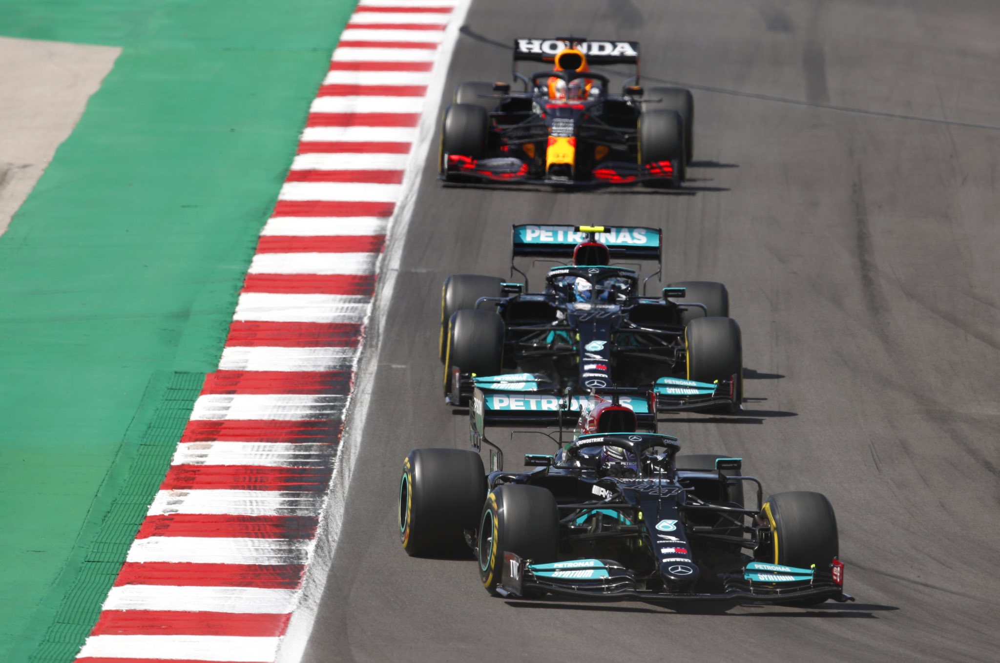 Lewis Hamilton se impone en el GP de Portugal 