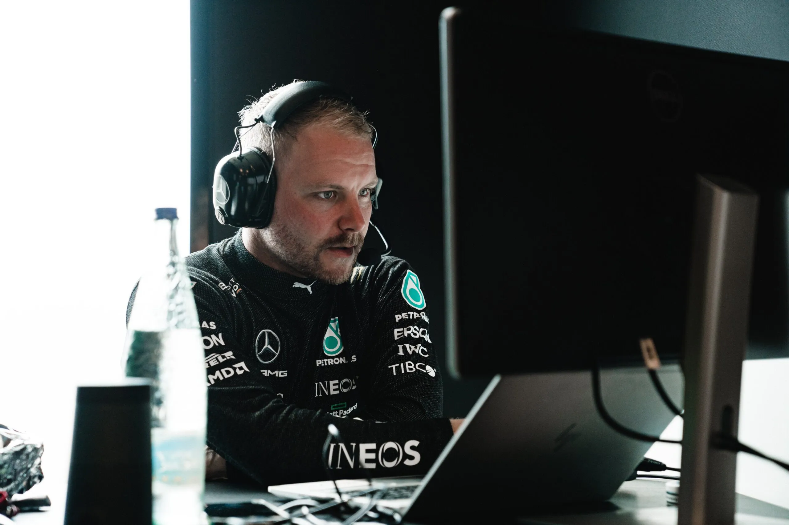 Valtteri Bottas tiene una foto 