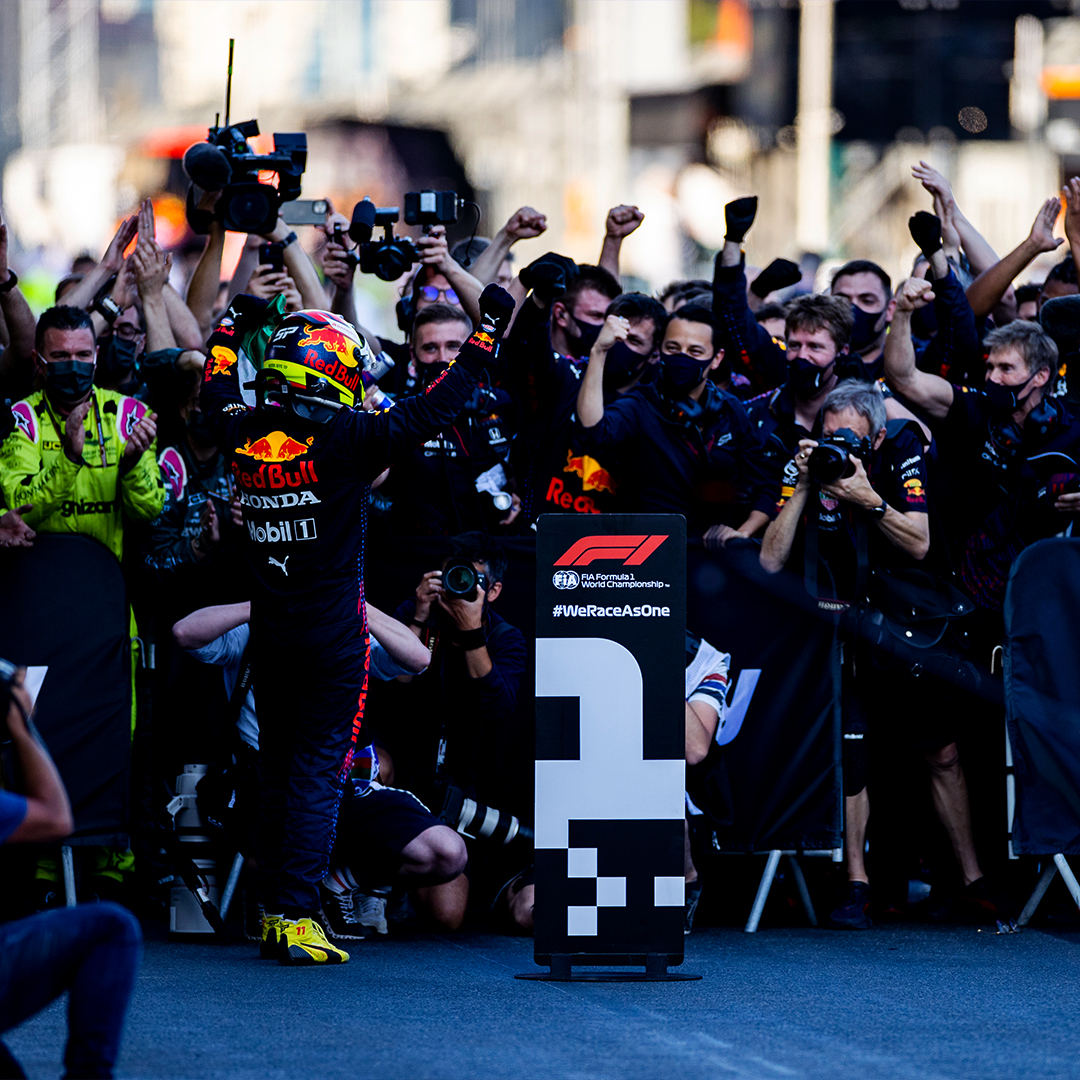 Sergio Pérez apunta a un nuevo contrato con Red Bull