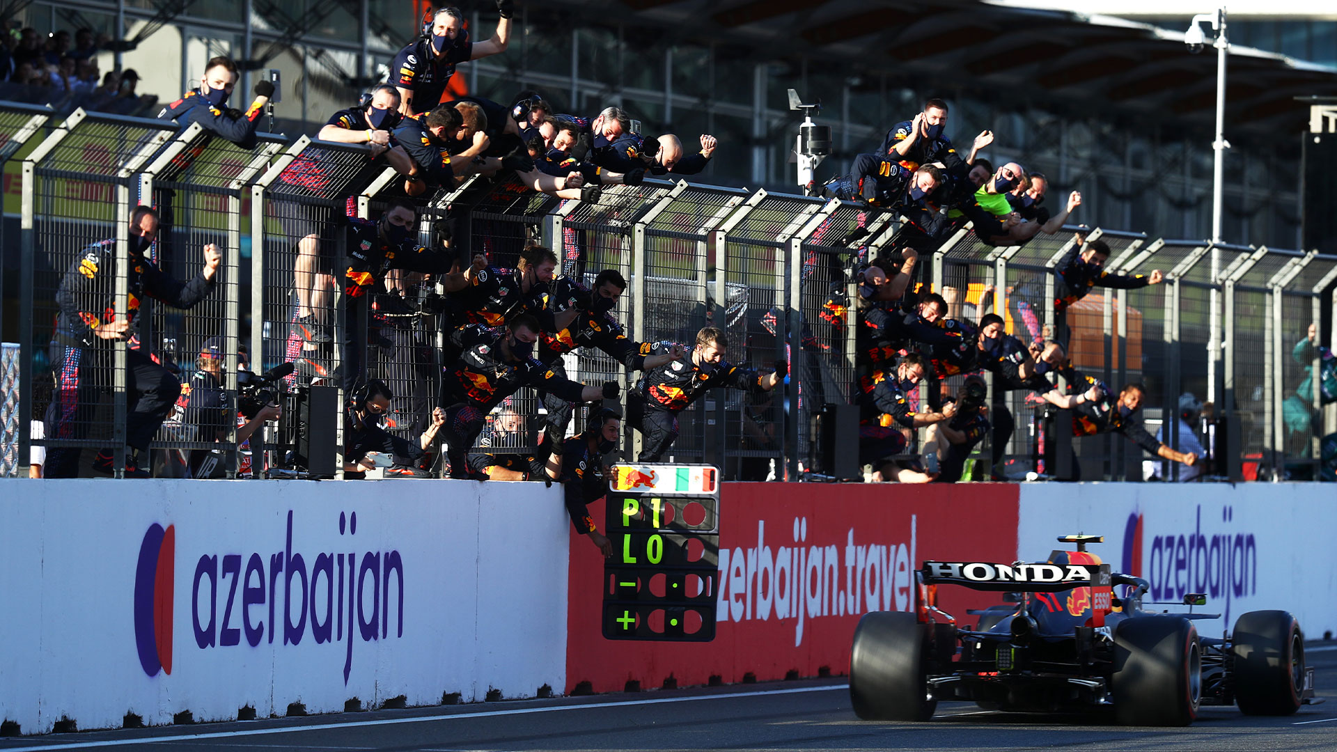 Sergio Pérez consigue la victoria en el Azerbaiyán 