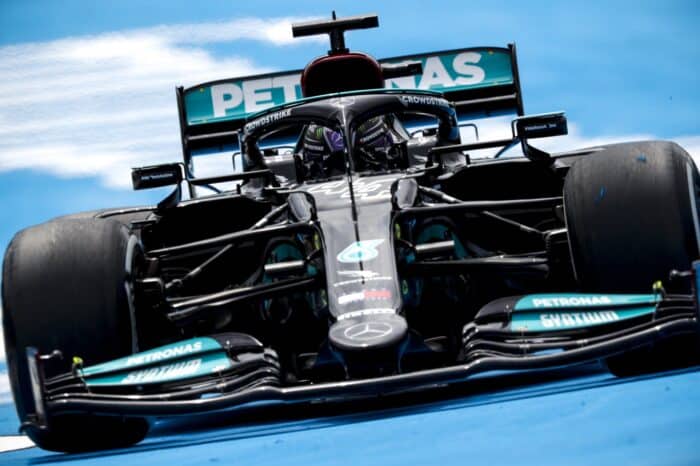Lewis Hamilton podría renovar su contrato con Mercedes por dos años más 