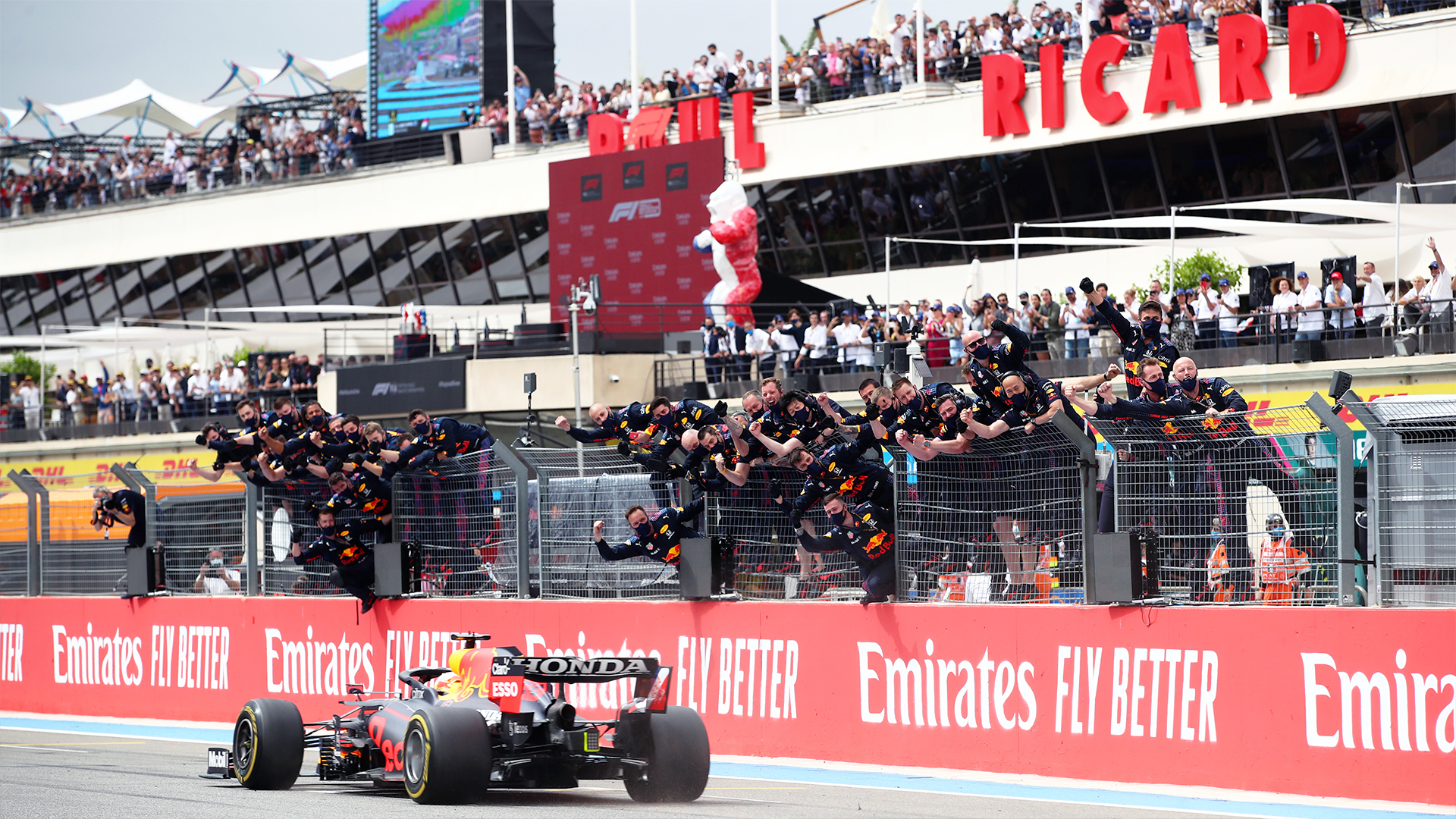 Verstappen consigue la victoria en el Gran Premio de Francia Checo tercero | Memo Lira Verstappen consigue la victoria en el Gran Premio de Francia Checo tercero
