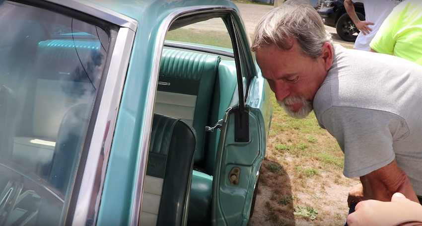 Hijo regala a papá el auto de sus sueños 8