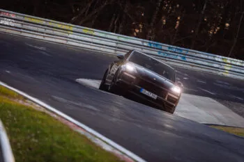 Porsche Cayenne impone récord en Nürburgring Nordschleife