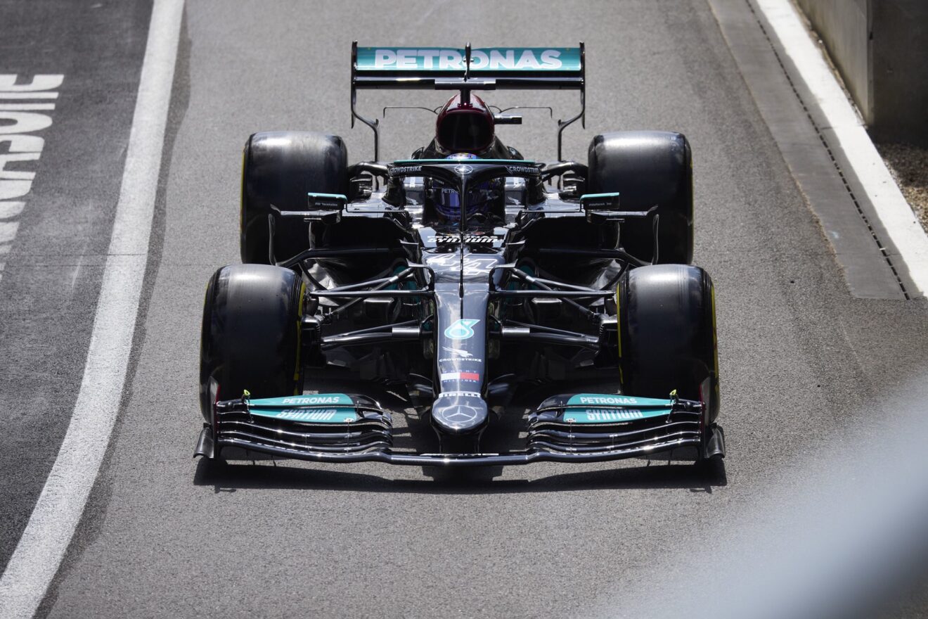Lewis Hamilton clasifica primero para la carrera sprint de Fórmula 1