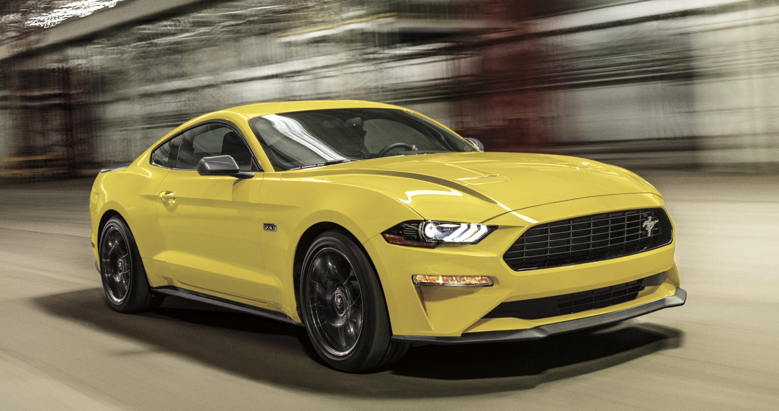 La posición del motor en un coche de tipo muscle car como este Ford Mustang casi siempre será delantera