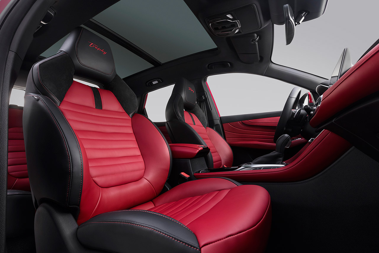 Interior de la HS Trophy