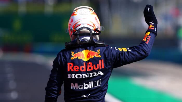 Lewis Hamilton consigue su pole position 101 tras polémica acción