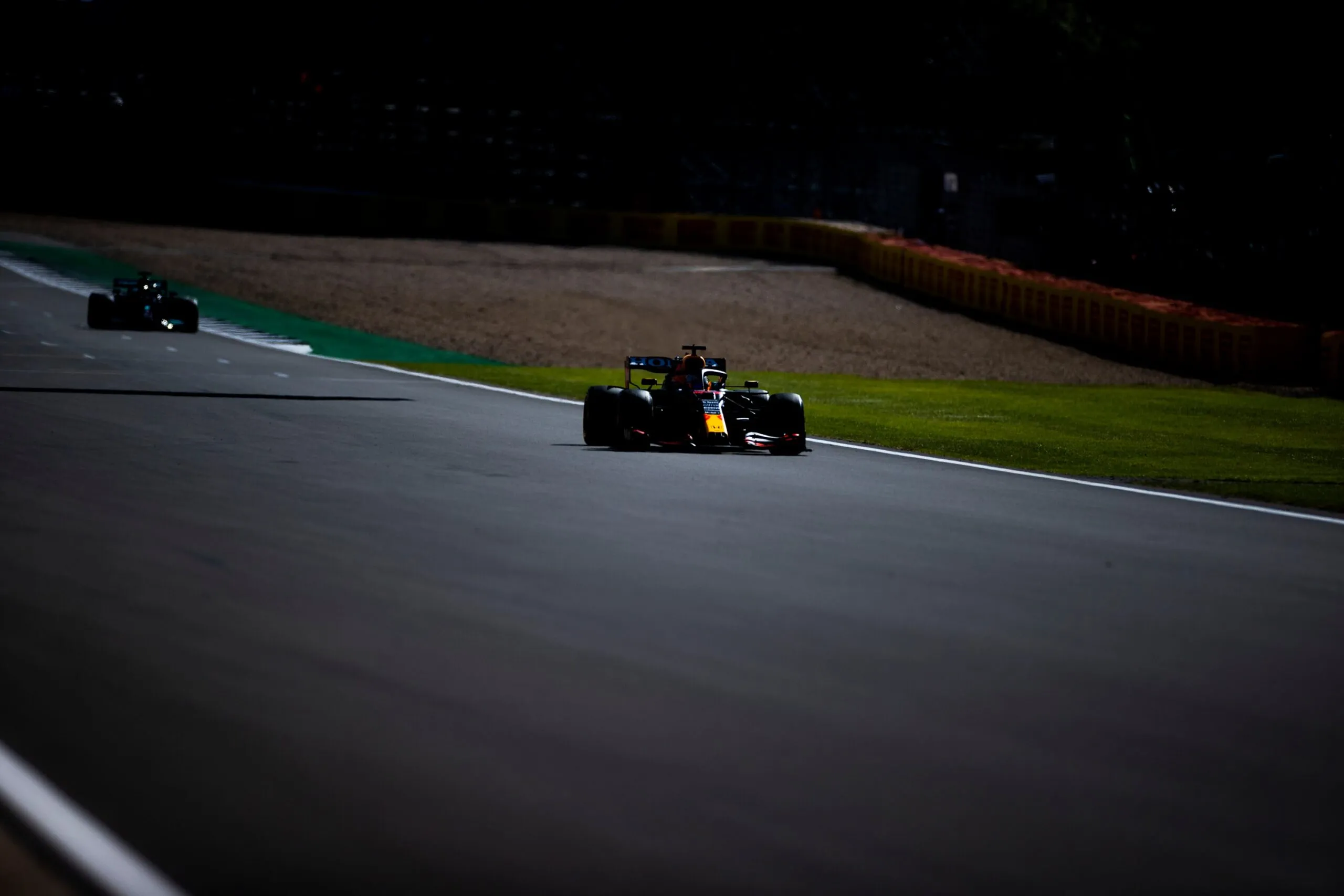 La FIA rechaza la petición de Red Bull y no habrá otra penalización para Hamilton