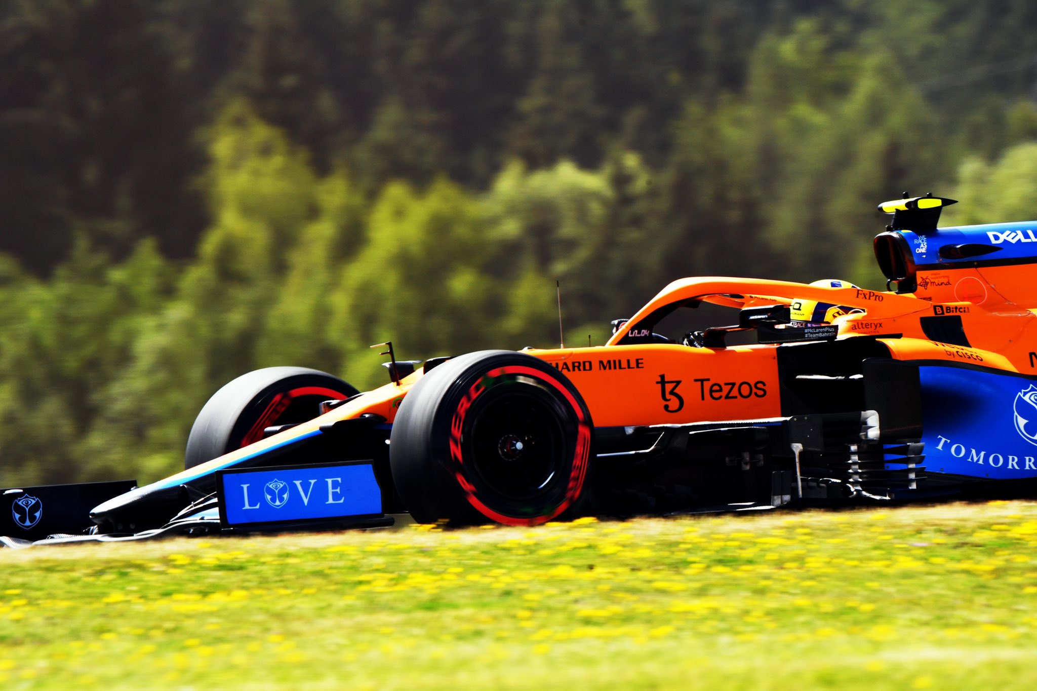 Max Verstappen repite la pole position en Austria Checo tercero