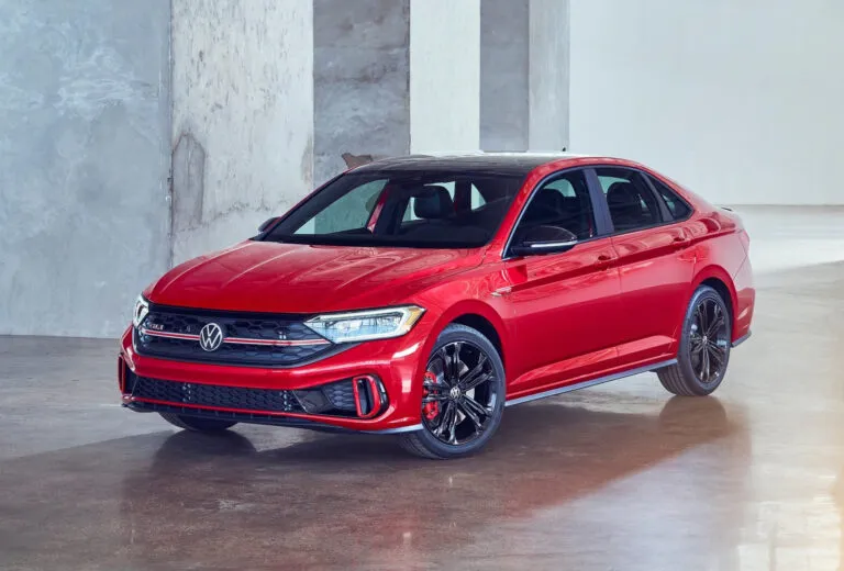 Martes de deportivos: Jetta GLI, KIA Forte GT y Mazda 3