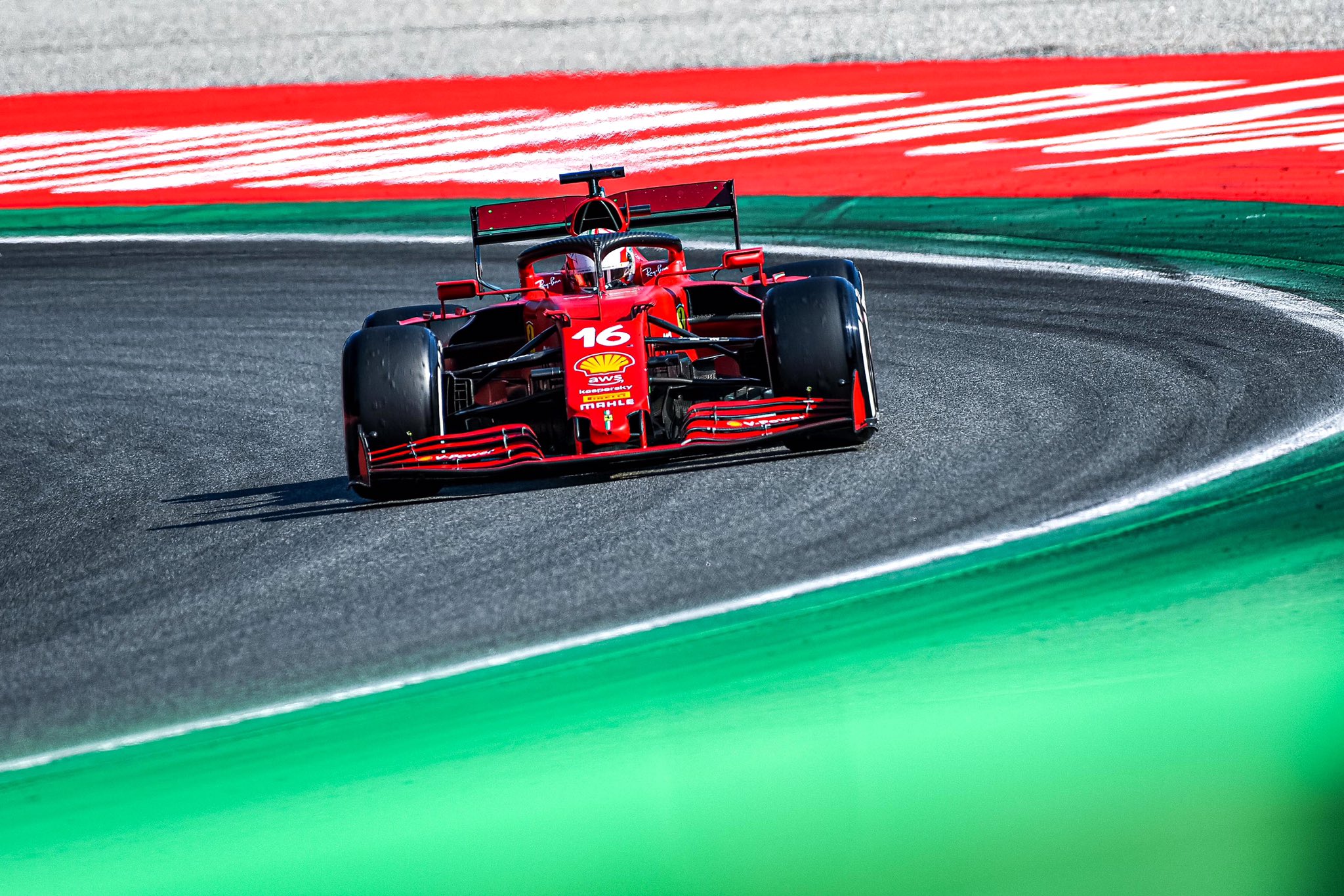 Verstappen cambia de unidad de motor saldrá desde la última fila