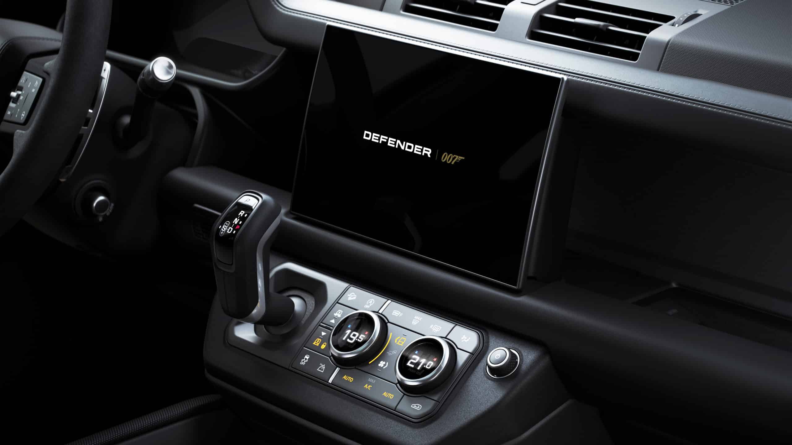 Interiores de Land Rover Defender V8 Bond Edition