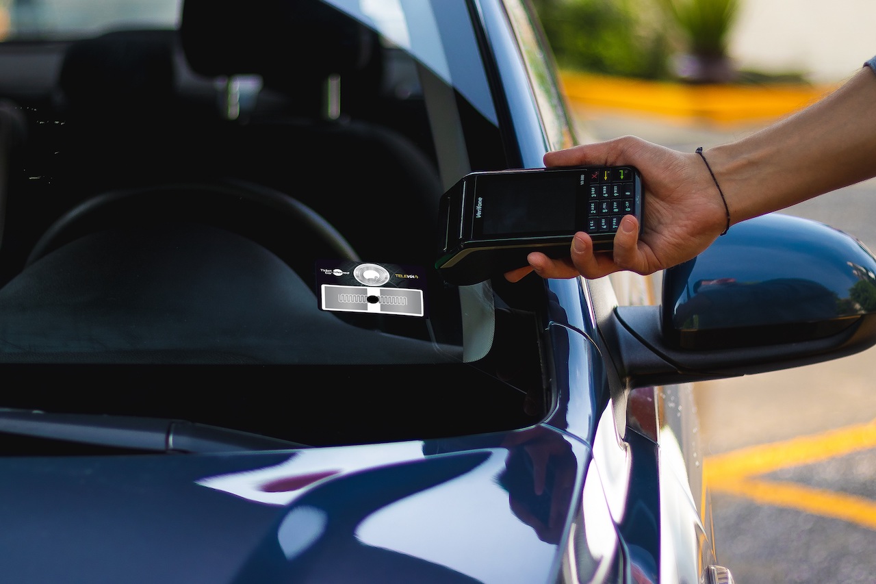 Pagar peaje y combustible con un mismo dispositivo Con Drive Tag es posible