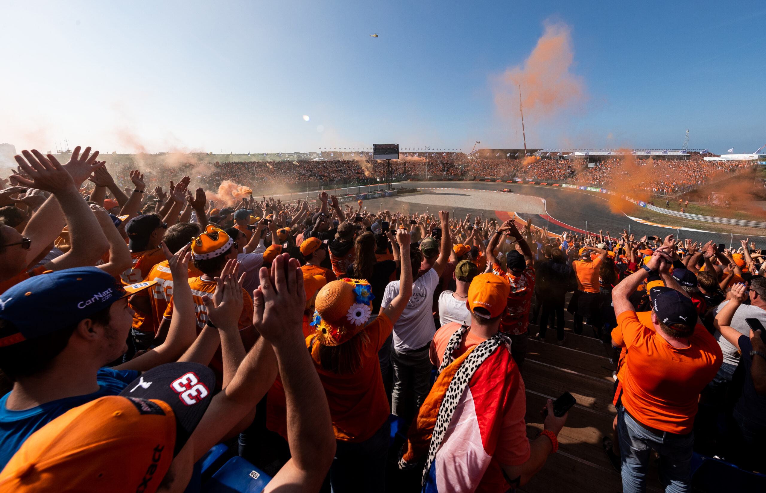 Max Verstappen triunfa en Zandvoort y recupera el liderato en el campeonato | Memo Lira Max Verstappen triunfa en Zandvoort y recupera el liderato en el campeonato
