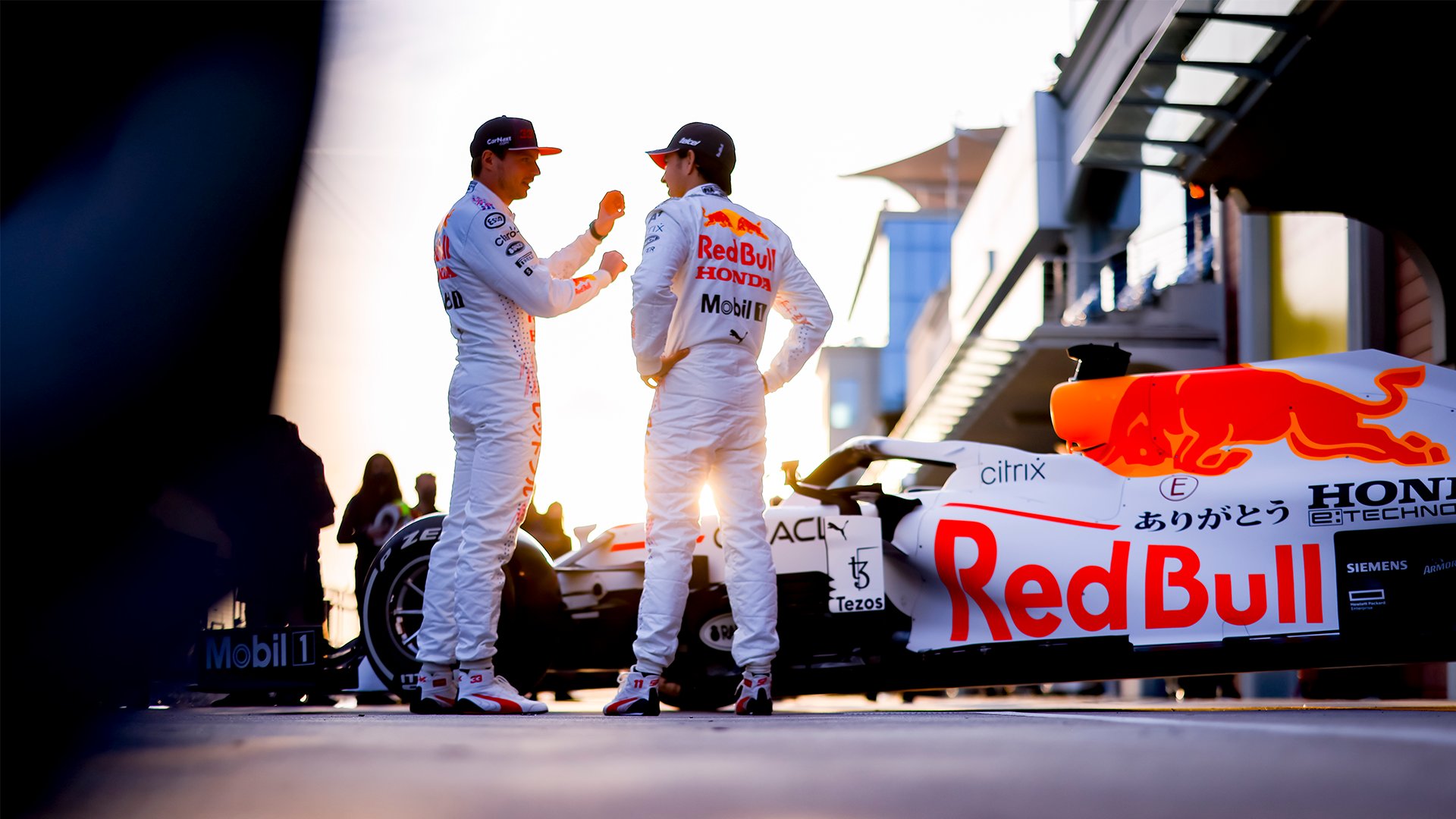 Hamilton establece nuevo récord de pista Bottas se queda con la pole | Memo Lira Hamilton establece nuevo récord de pista Bottas se queda con la pole