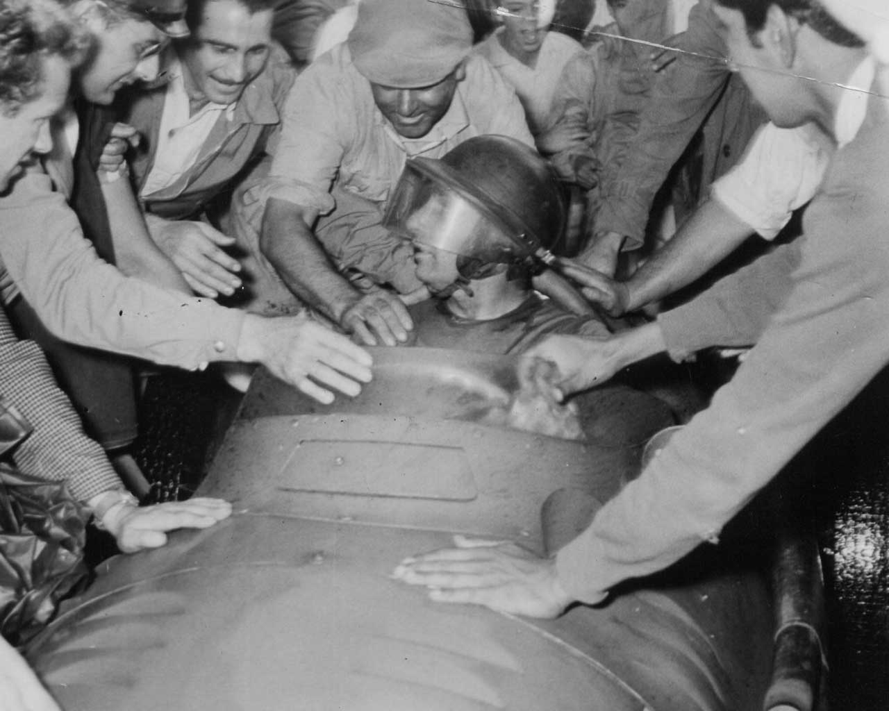 El poleman del México GP recibirá casco de Juan Manuel Fangio 