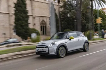 MINI Cooper SE hace su debut en el mercado mexicano