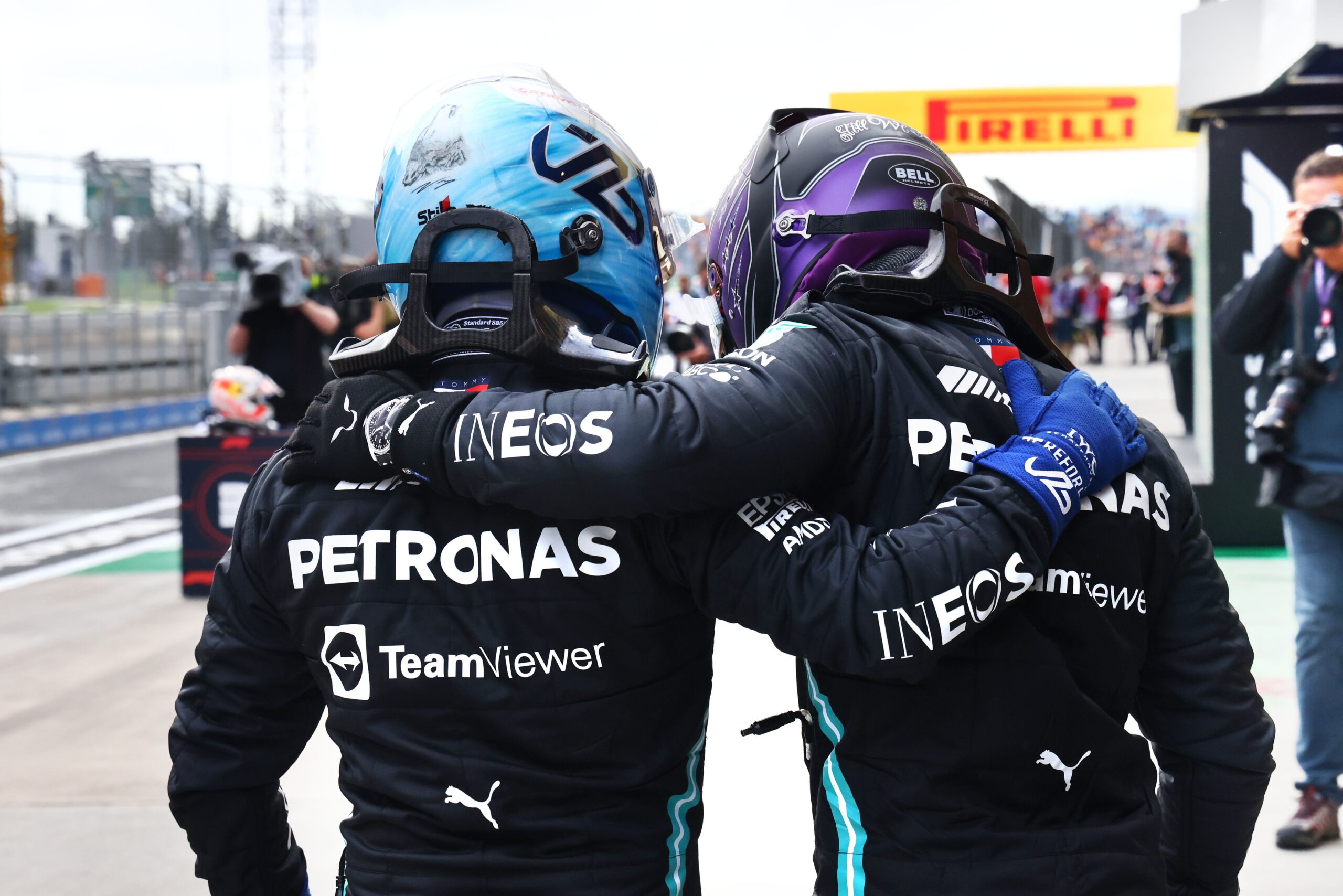 Hamilton establece nuevo récord de pista Bottas se queda con la pole | Memo Lira Hamilton establece nuevo récord de pista Bottas se queda con la pole