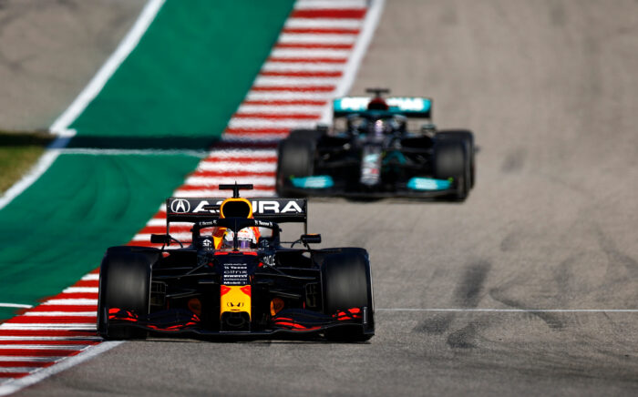 Verstappen se lleva la victoria del GP de Estados Unidos, Checo tercero