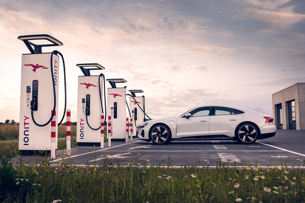 Audi se suma a los más de 5 mil puntos de carga rápida IONITY para 2025