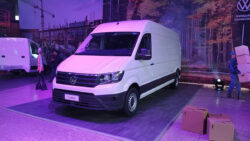 Crafter 4.9 y 5 toneladas llegan en versiones Cargo Van y Pasajeros