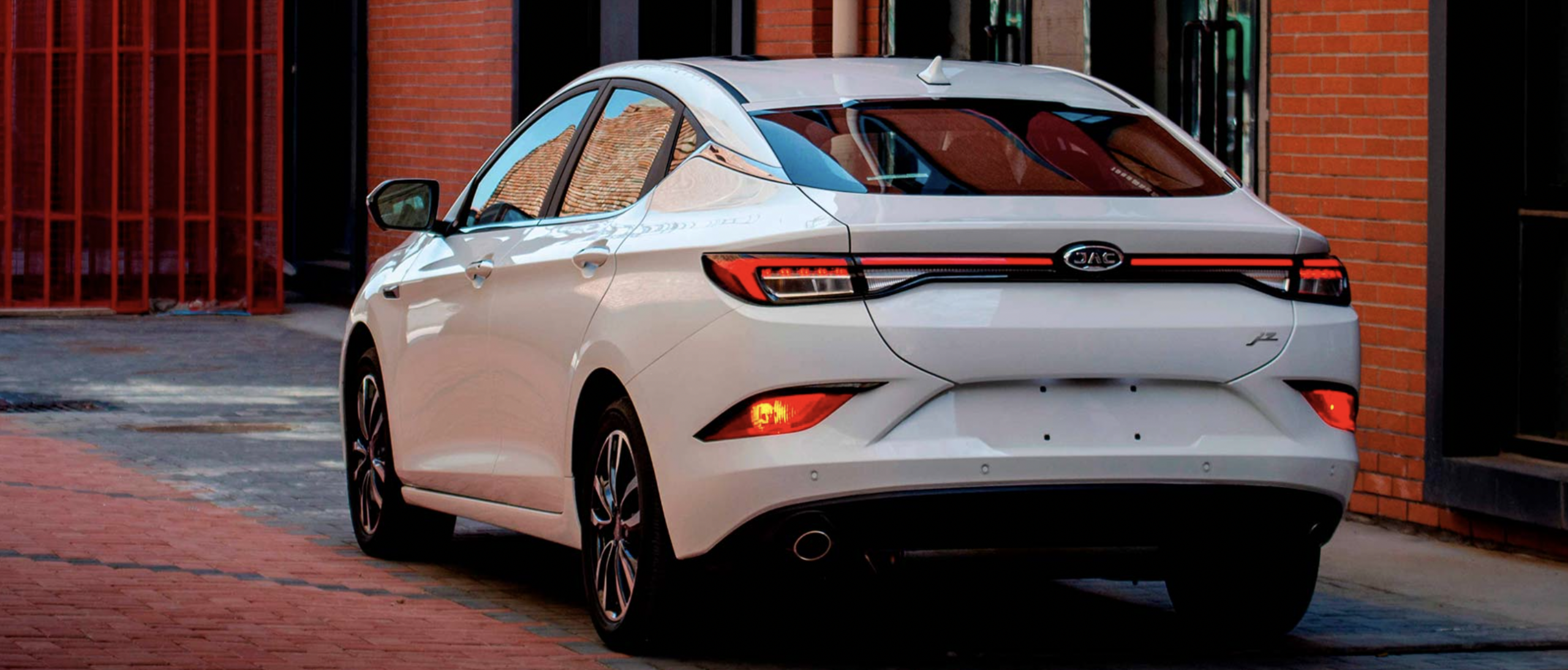 JAC J7 recibe galardones internacionales 