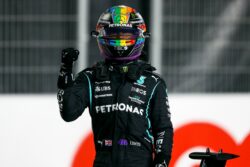 Lewis Hamilton conquista la pole position en Qatar