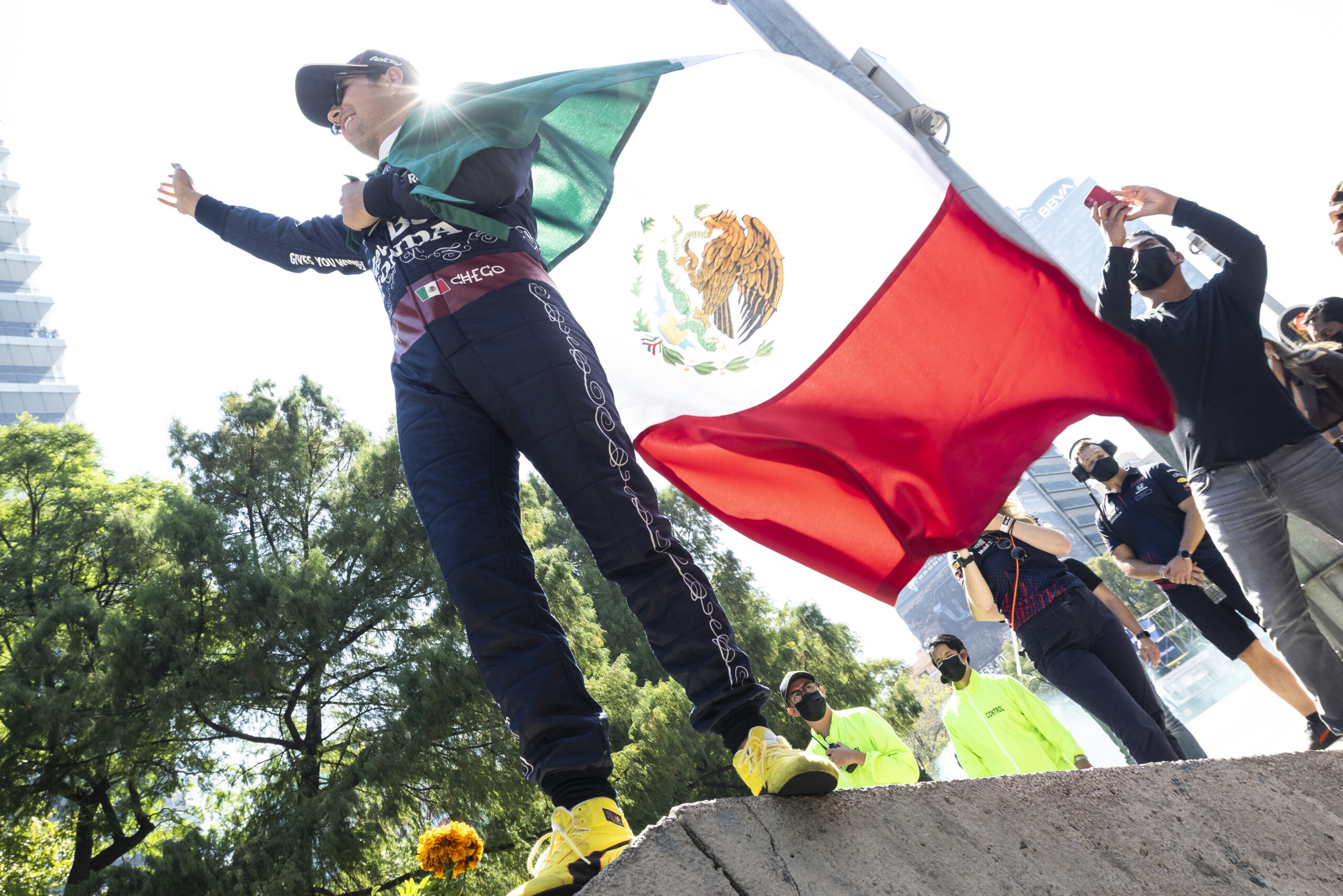 Sergio Pérez hizo vibrar las calles de la CDMX con el Red Bull Show Run