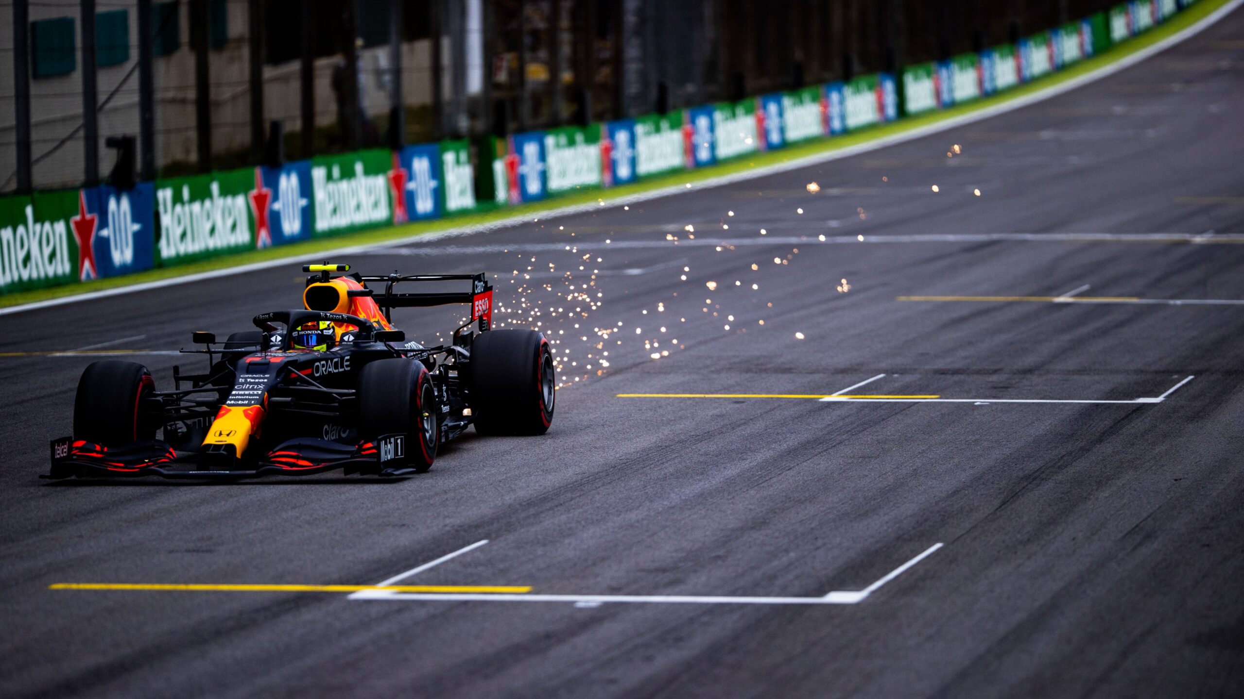 Lewis Hamilton consigue la victoria en Brasil tras impresionante remontada