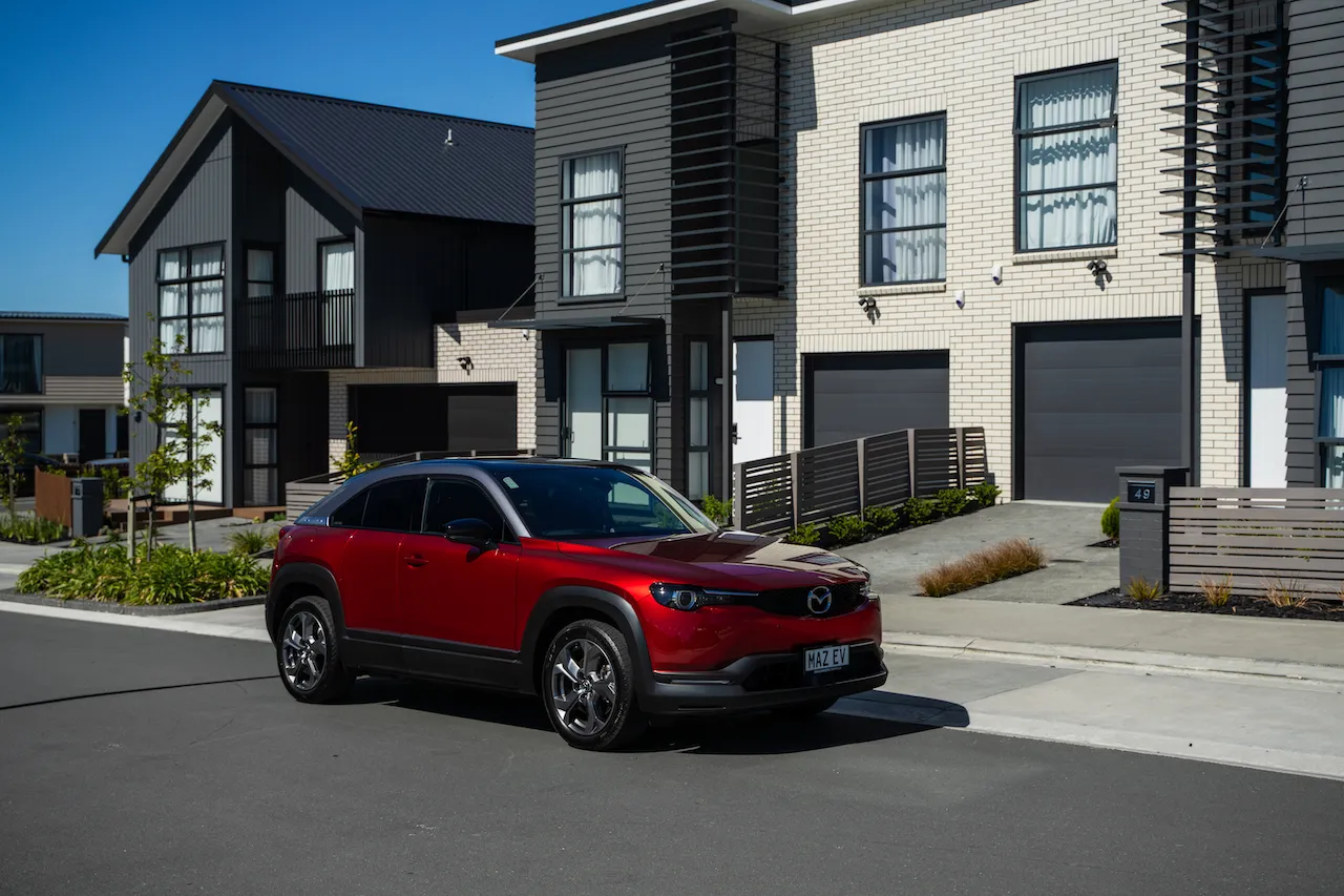 ¿Por qué solo cuenta con 160 kilómetros eléctricos el Mazda MX-30?