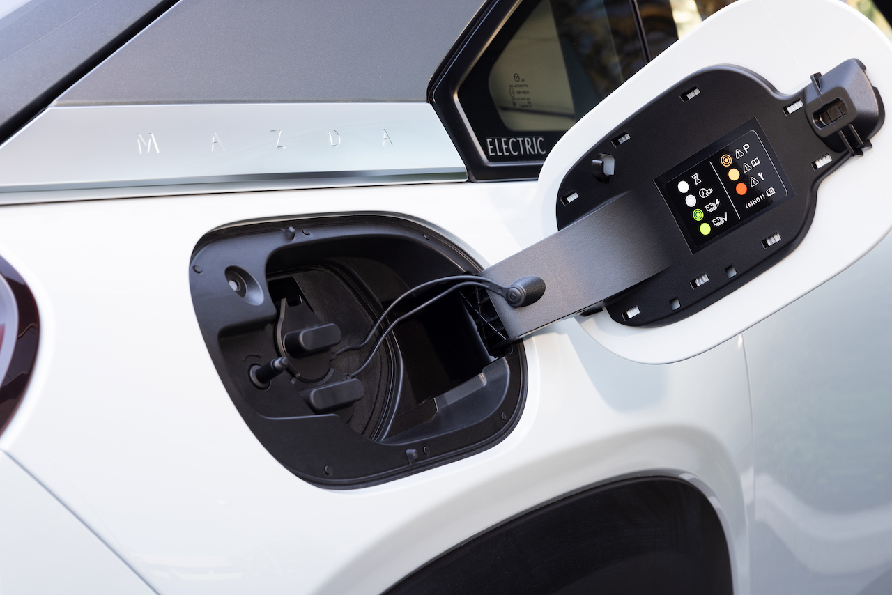 Por qué solo cuenta con 160 kilómetros eléctricos el Mazda MX30 | Memo Lira Por qué solo cuenta con 160 kilómetros eléctricos el Mazda MX 30