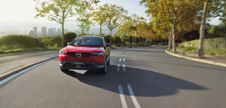 Manejamos el MX-30, ¡el primer Mazda eléctrico!