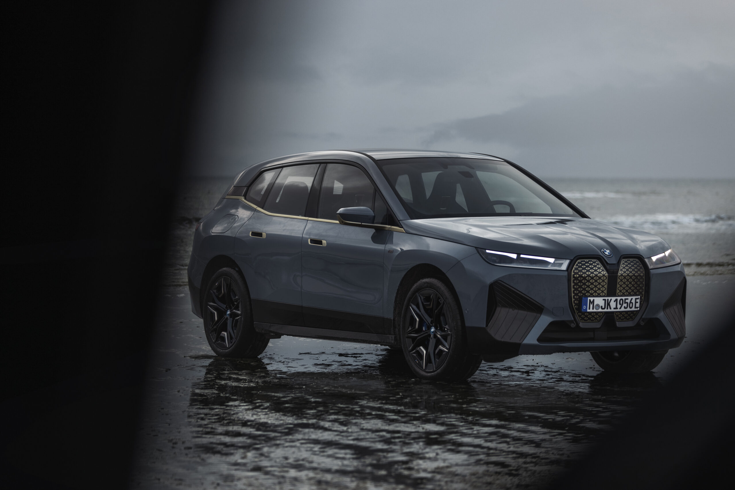 BMW muestra el nuevo iX M60 y el iX Flow que cambia de color