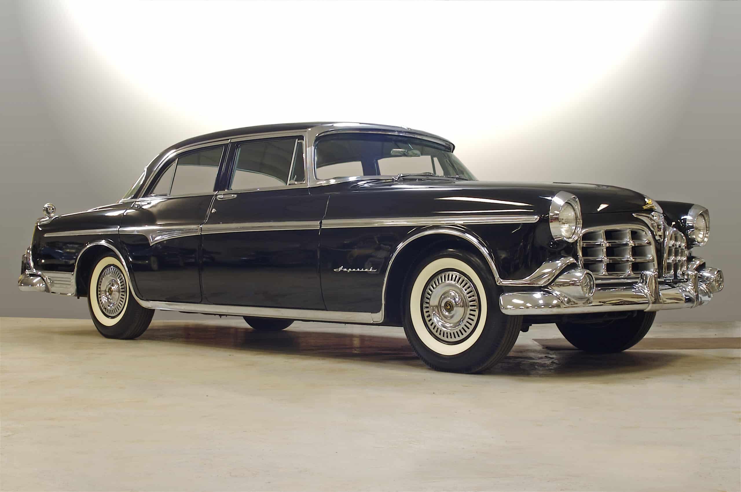 Segundo antecedente de Chrysler LeBaron, el Imperial de 1955