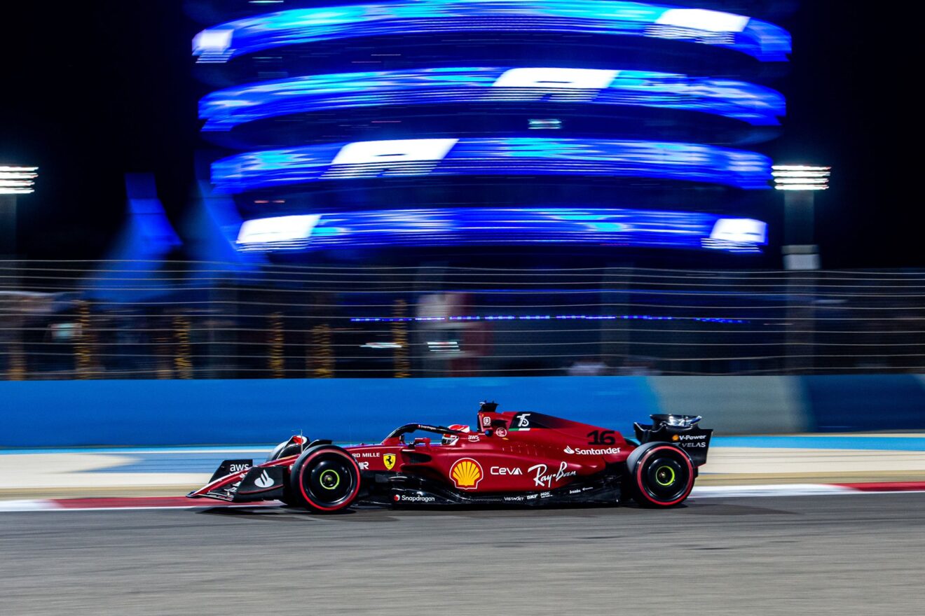 Charles Leclerc vence a Verstappen y logra la pole position en Bahréin