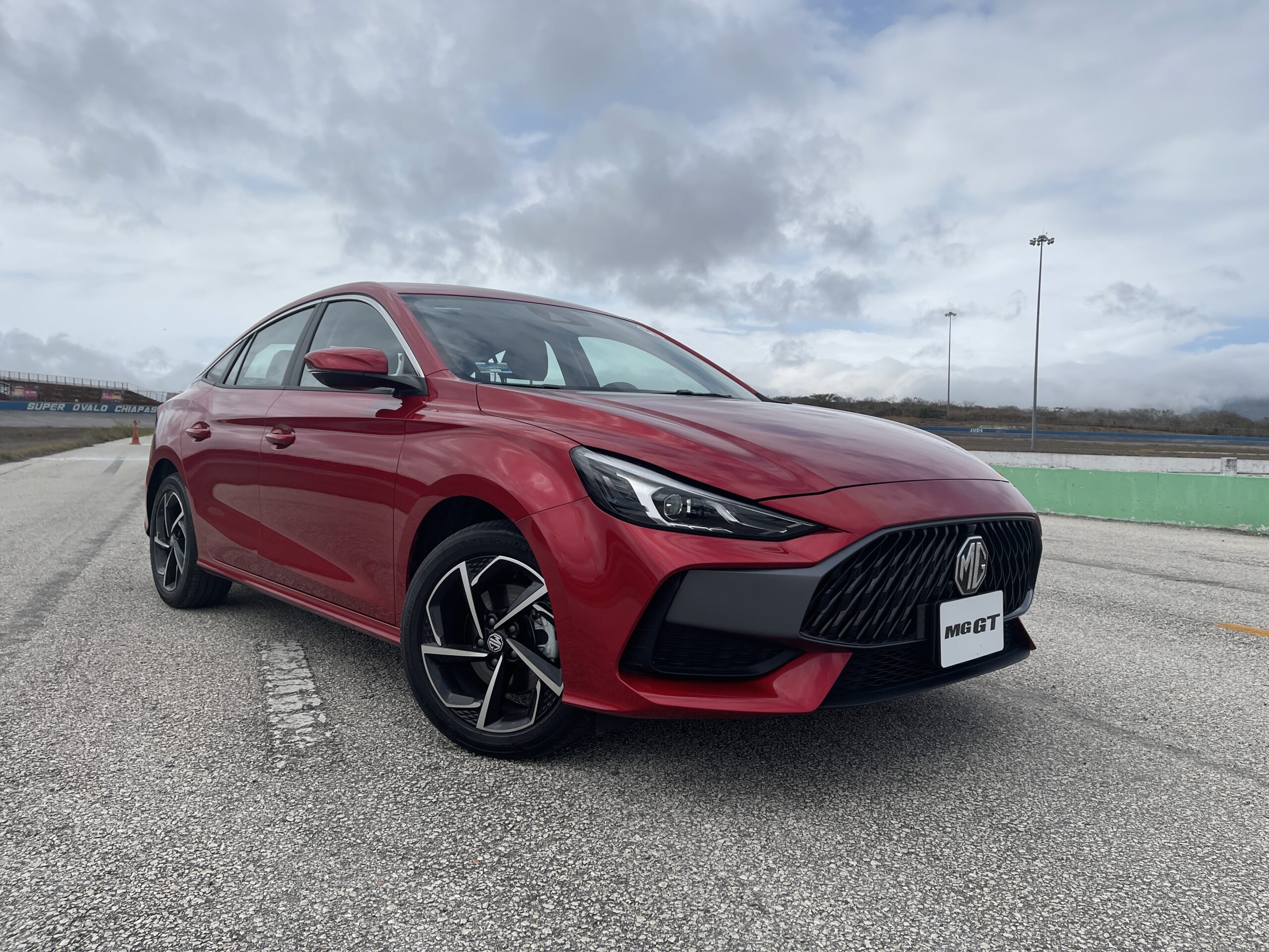Manejamos el nuevo MG GT un sedán muy atractivo