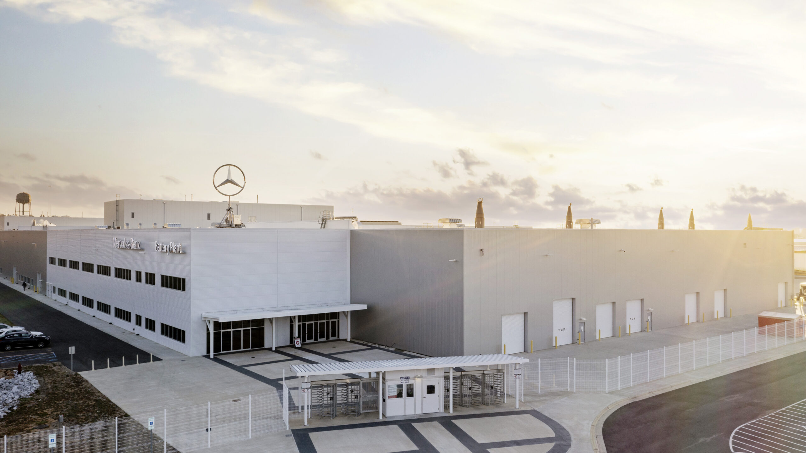 Mercedes-Benz abre una nueva planta en Alabama para baterías
