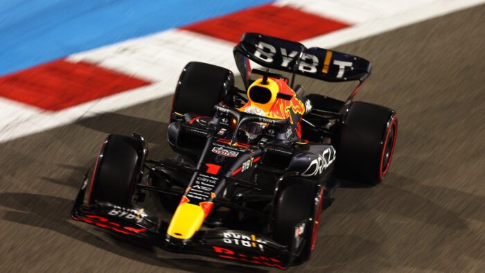 Charles Leclerc vence a Verstappen y logra la pole position en Bahréin