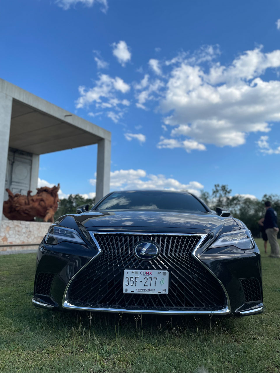 Lexus LS frente | Memo Lira