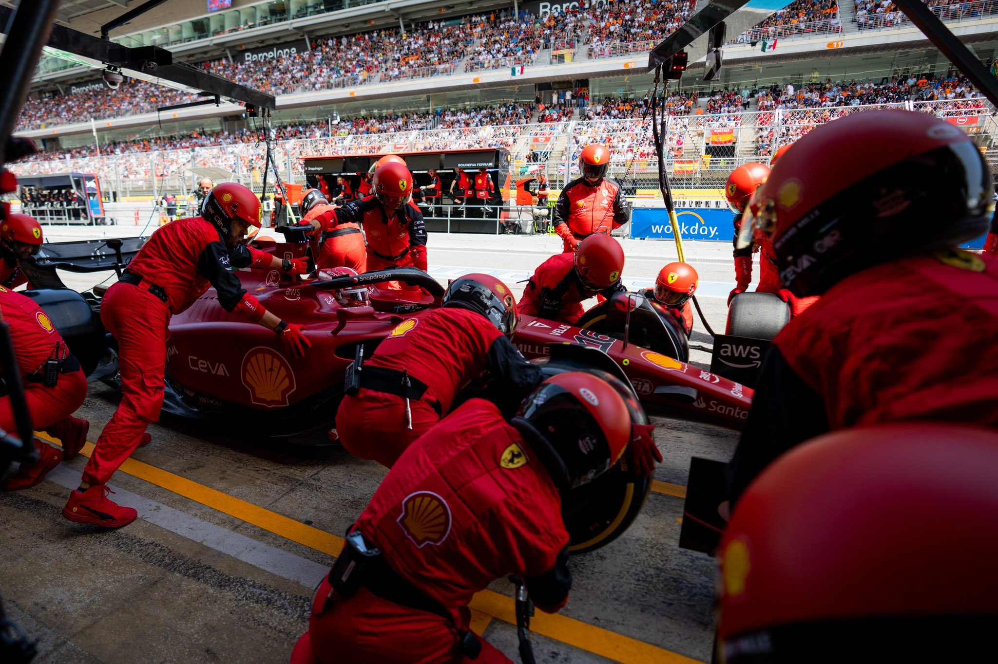 Verstappen gana el GP de España Sergio Pérez en el podio