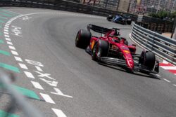 Charles Leclerc logra la pole position en Mónaco tras el choque de Pérez