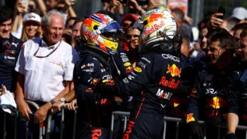 Verstappen se lleva la victoria en Bakú, Pérez segundo