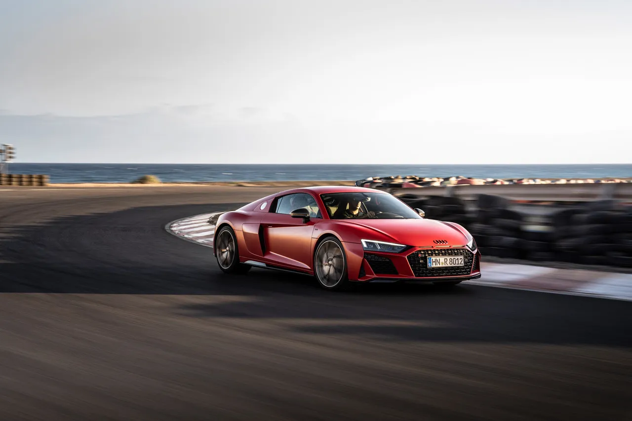 “Iron Man” vs “R8 Tracción Trasera”