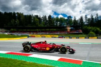 Leclerc supera a Verstappen y se lleva la victoria en Austria, Pérez abandona