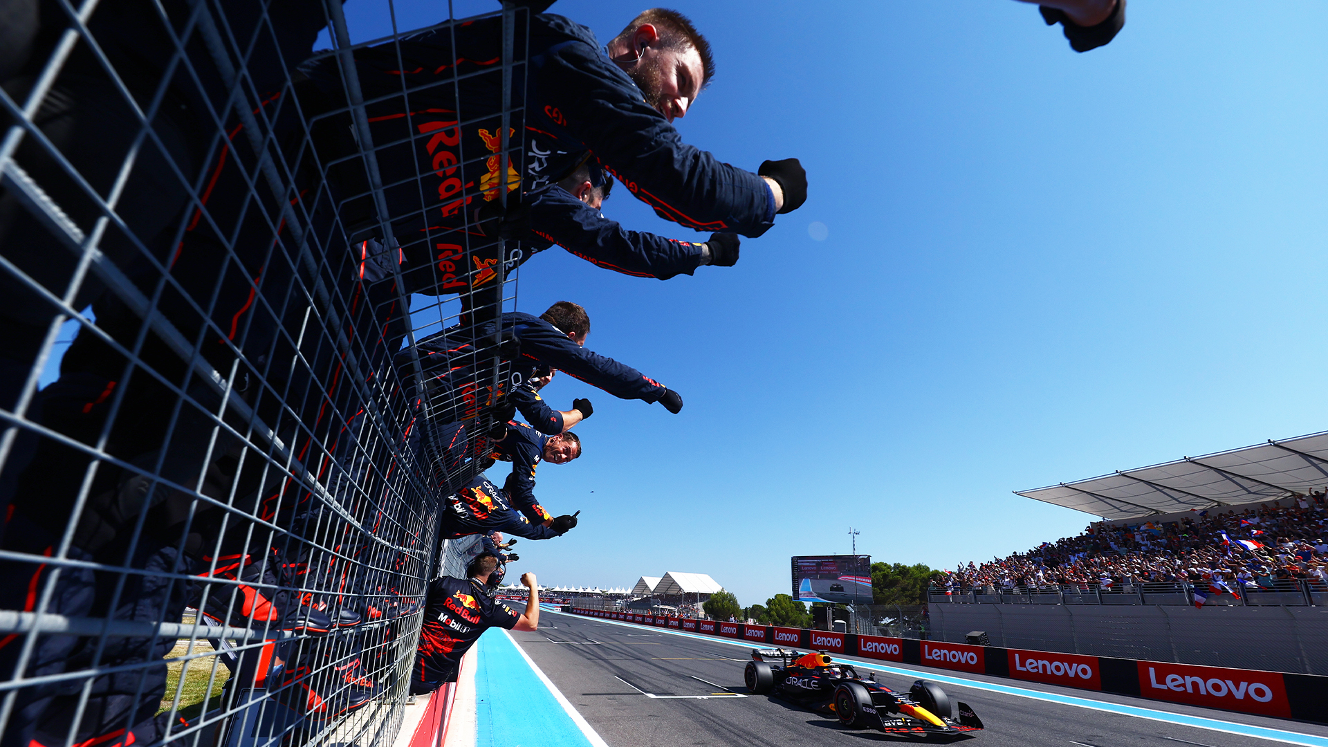 Verstappen gana el GP de Francia tras el abandono de Leclerc