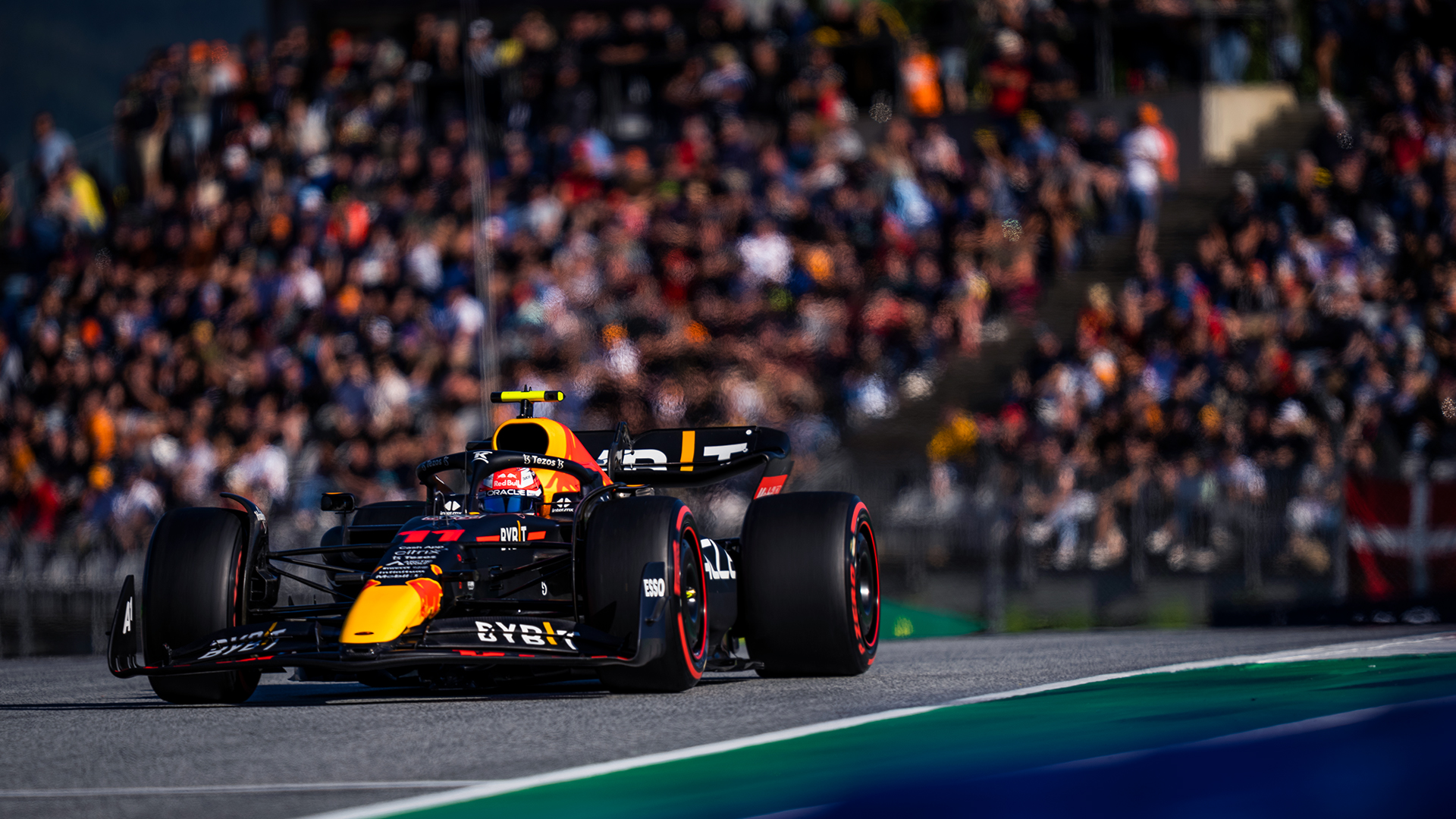 Leclerc supera a Verstappen y se lleva la victoria en Austria Pérez abandona