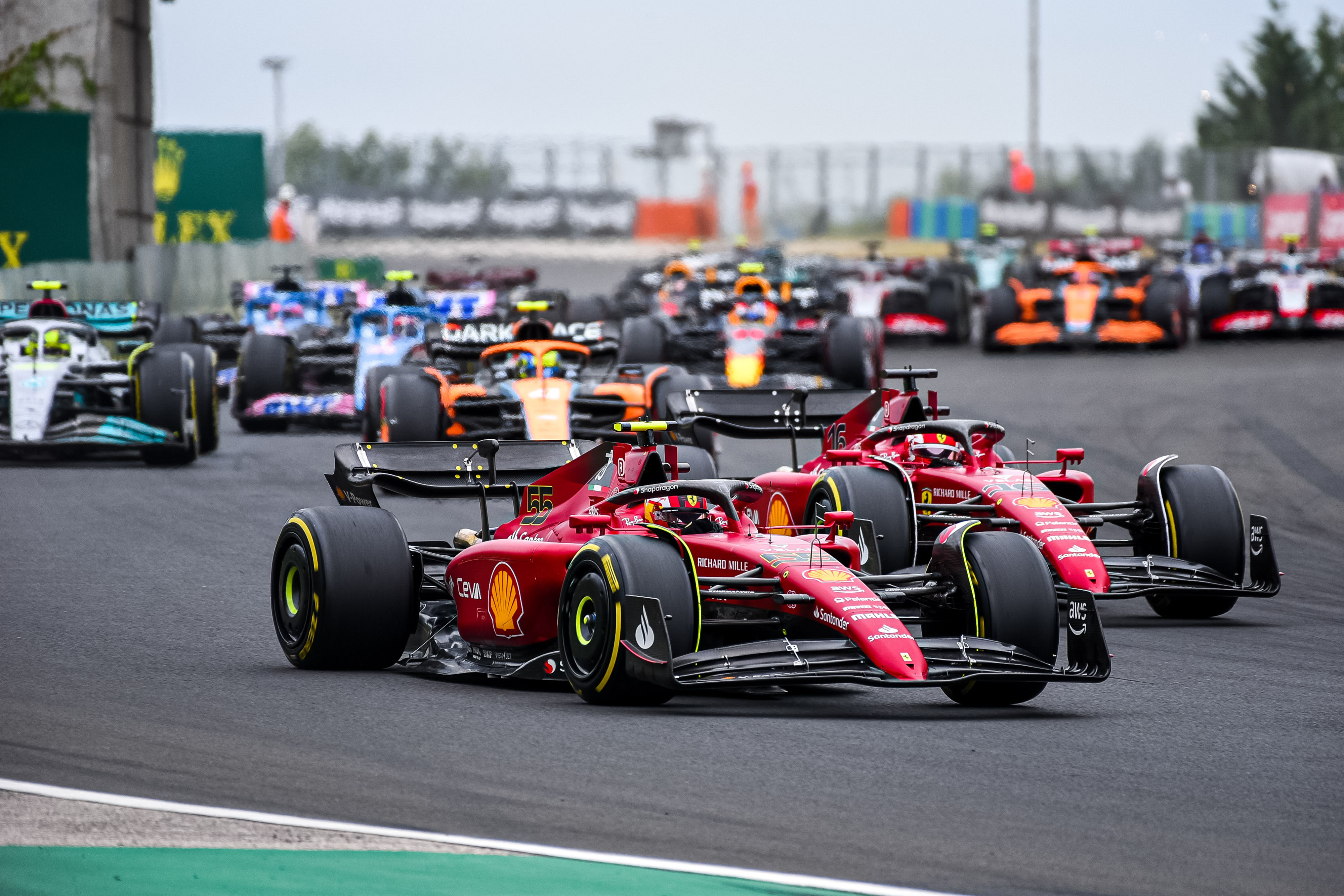 Verstappen se recupera desde la P10 para llevarse la victoria en el GP de Hungría | Memo Lira Verstappen se recupera desde la P10 para llevarse la victoria en el GP de Hungría