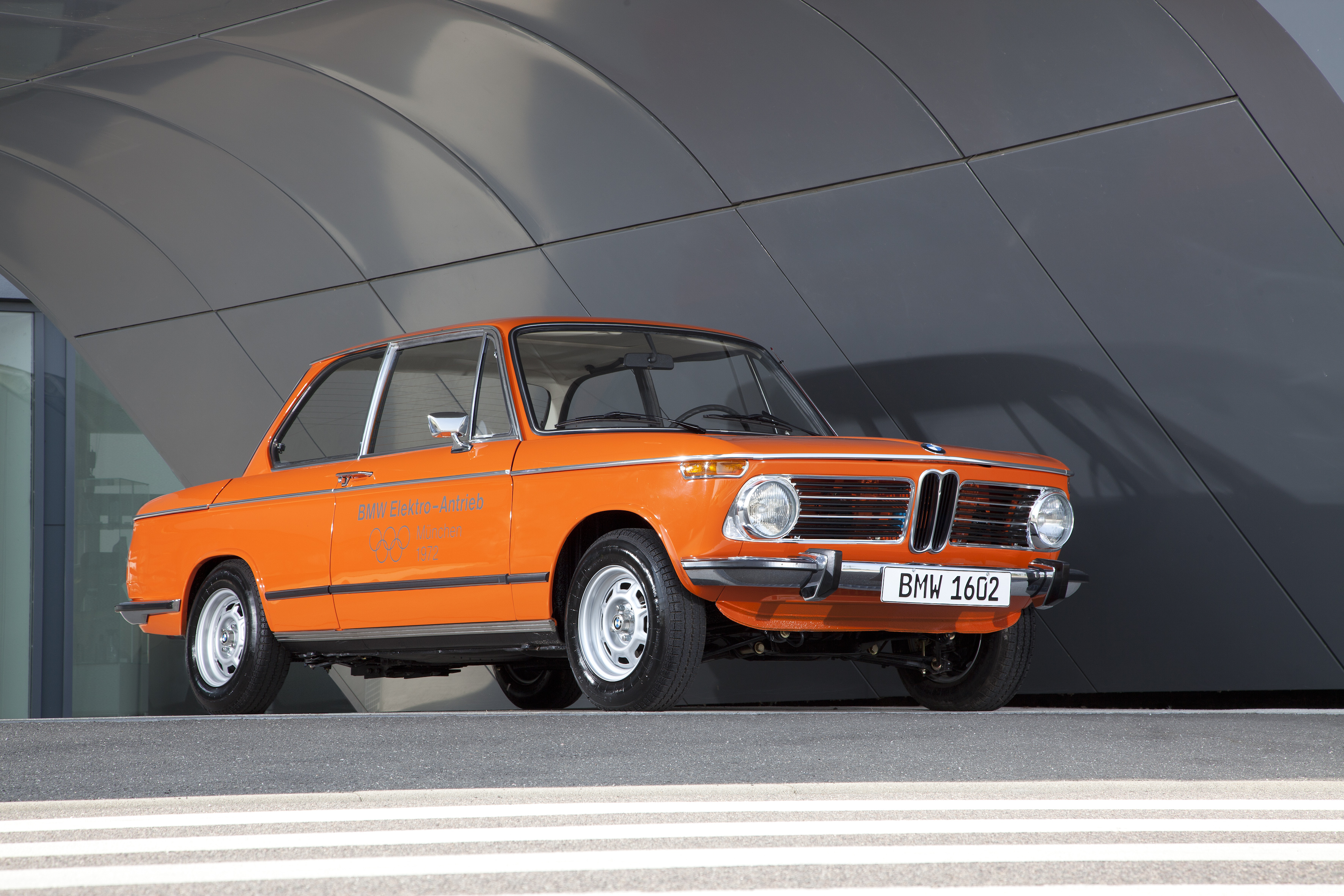 BMW 1602 el primer vehículo eléctrico de BMW cumple 50 años 
